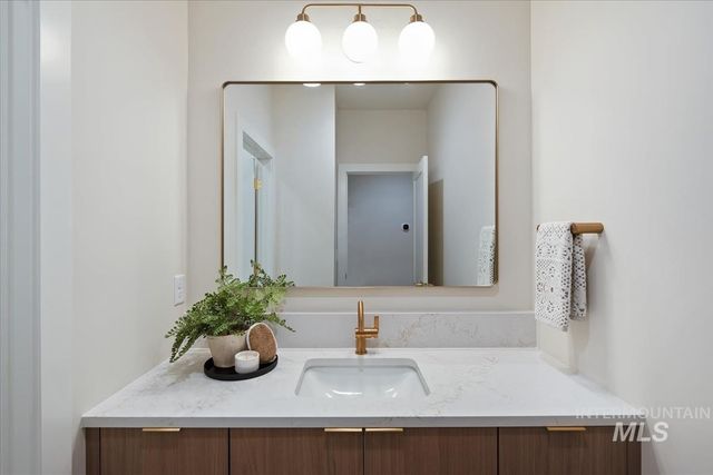 2407 N Buhrstone Ave, Eagle, ID 83616