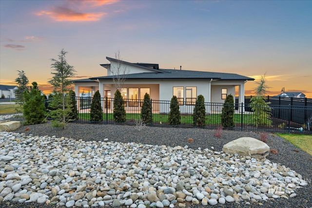 2407 N Buhrstone Ave, Eagle, ID 83616