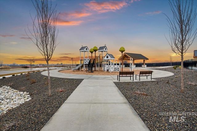 2407 N Buhrstone Ave, Eagle, ID 83616