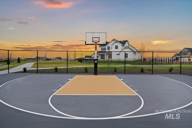 2407 N Buhrstone Ave, Eagle, ID 83616