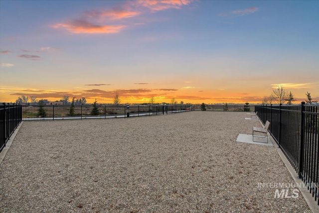 2407 N Buhrstone Ave, Eagle, ID 83616