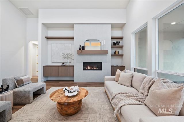 2407 N Buhrstone Ave, Eagle, ID 83616