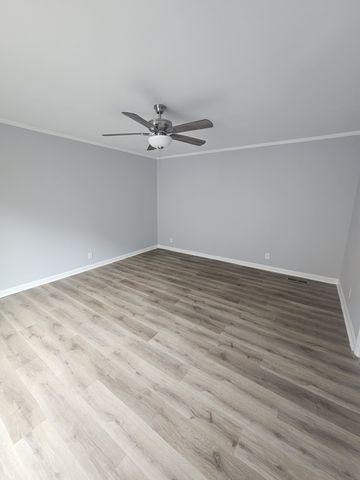 1518 Belle Oaks Dr, Murfreesboro, TN 37130