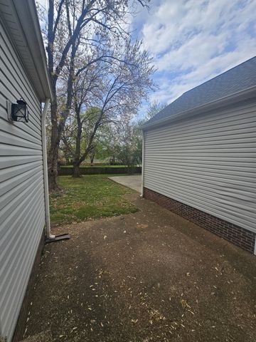 1518 Belle Oaks Dr, Murfreesboro, TN 37130