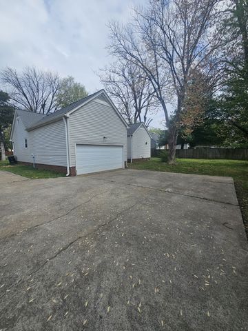 1518 Belle Oaks Dr, Murfreesboro, TN 37130