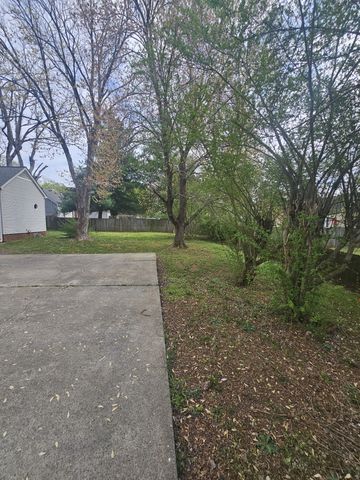 1518 Belle Oaks Dr, Murfreesboro, TN 37130