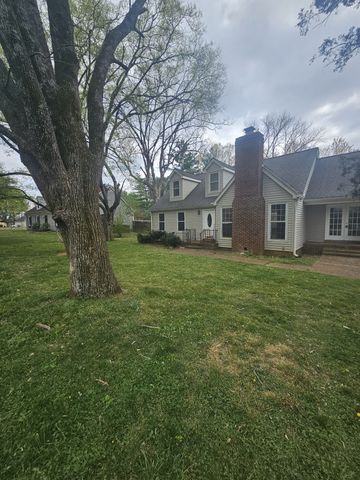 1518 Belle Oaks Dr, Murfreesboro, TN 37130