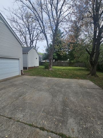 1518 Belle Oaks Dr, Murfreesboro, TN 37130