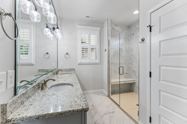 5000 Harbor Reserve Cv, Hermitage, TN 37076