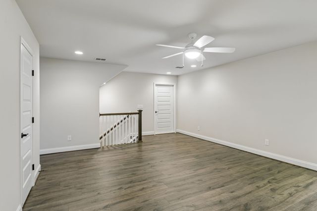 5000 Harbor Reserve Cv, Hermitage, TN 37076
