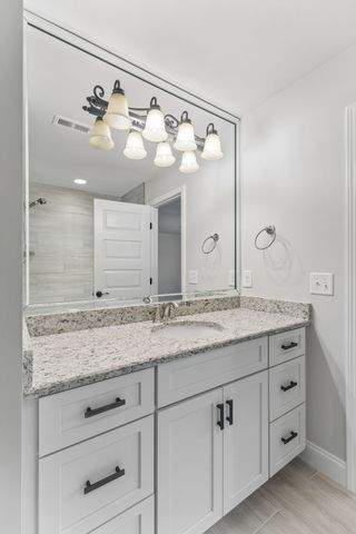 5000 Harbor Reserve Cv, Hermitage, TN 37076