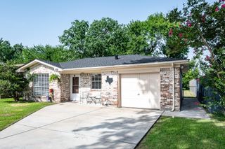 322 S Carroll, La Porte, TX 77571