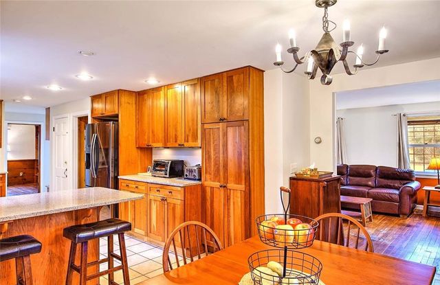 9 KNAPTON Street, Barrington, RI 02806