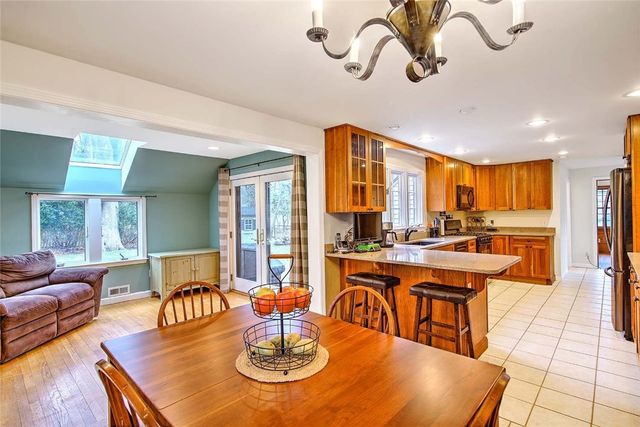 9 KNAPTON Street, Barrington, RI 02806