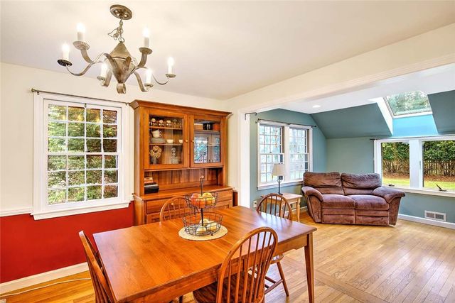 9 KNAPTON Street, Barrington, RI 02806