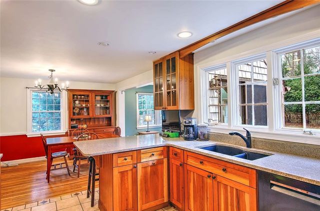 9 KNAPTON Street, Barrington, RI 02806