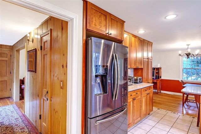 9 KNAPTON Street, Barrington, RI 02806