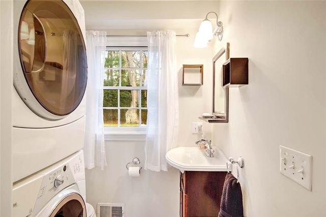 9 KNAPTON Street, Barrington, RI 02806