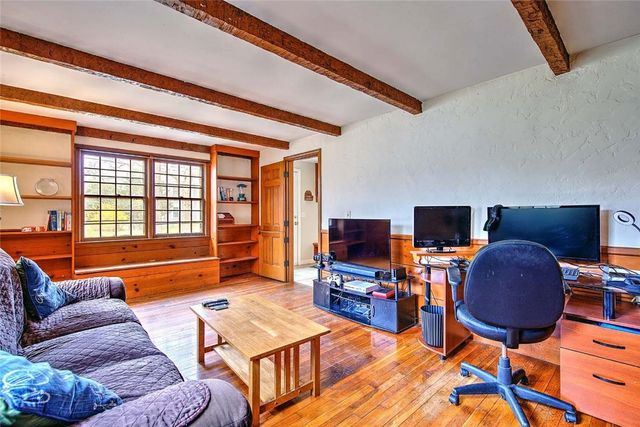 9 KNAPTON Street, Barrington, RI 02806