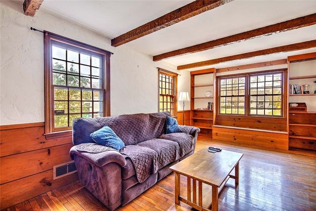 9 KNAPTON Street, Barrington, RI 02806