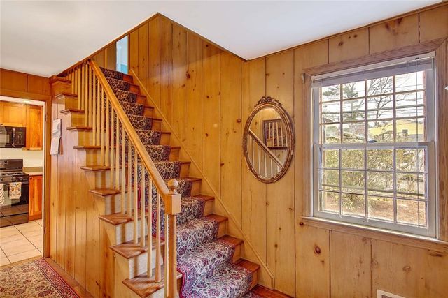 9 KNAPTON Street, Barrington, RI 02806