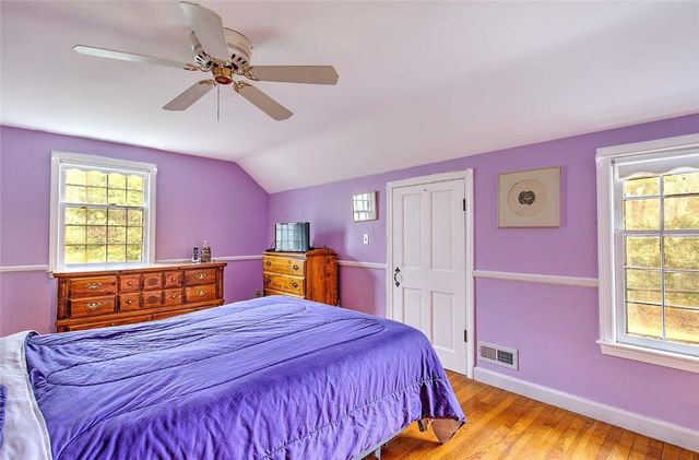 9 KNAPTON Street, Barrington, RI 02806