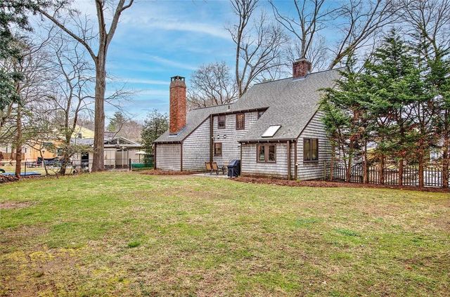 9 KNAPTON Street, Barrington, RI 02806