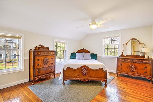 9 KNAPTON Street, Barrington, RI 02806