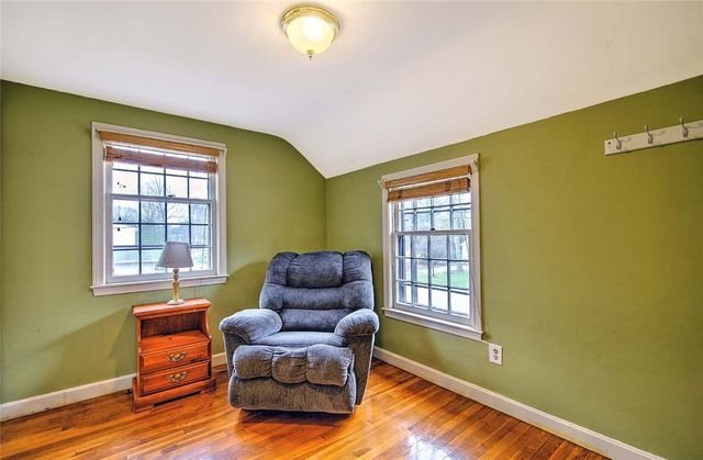 9 KNAPTON Street, Barrington, RI 02806