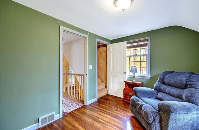 9 KNAPTON Street, Barrington, RI 02806