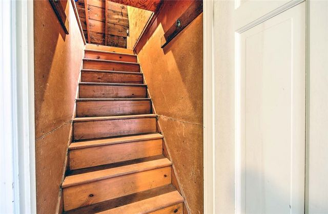 9 KNAPTON Street, Barrington, RI 02806