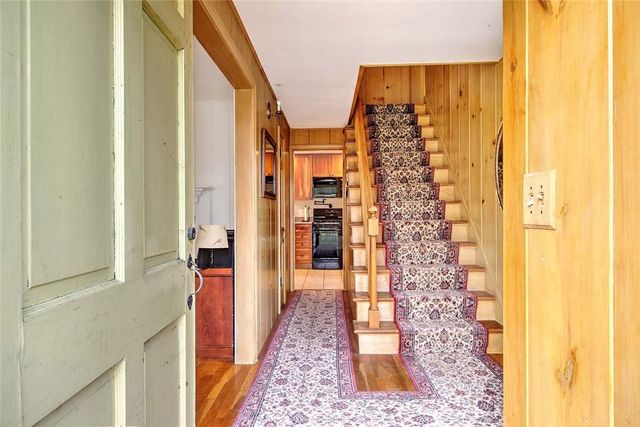 9 KNAPTON Street, Barrington, RI 02806