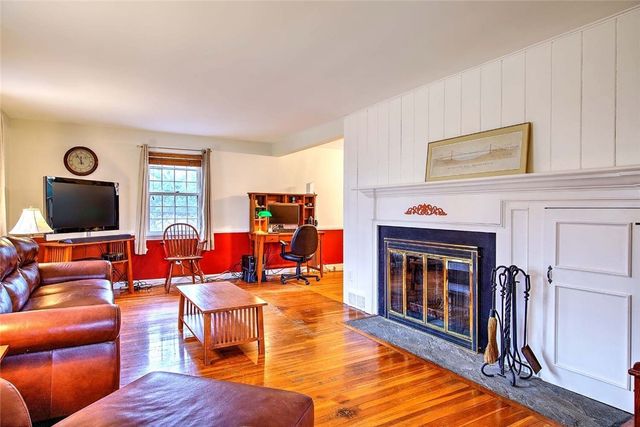 9 KNAPTON Street, Barrington, RI 02806