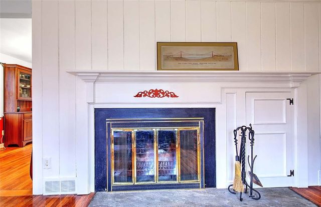 9 KNAPTON Street, Barrington, RI 02806