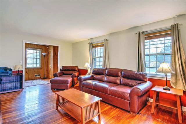 9 KNAPTON Street, Barrington, RI 02806