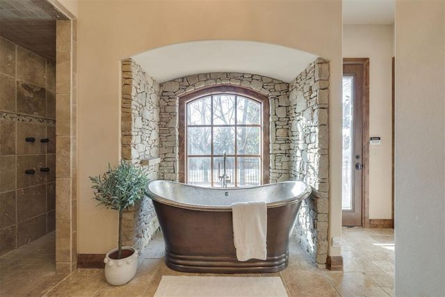 2412 NE 131st Place, Edmond, OK 73013