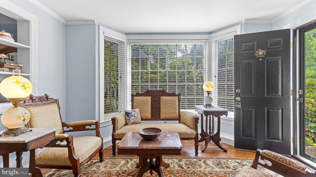 Image 10 of property listing at 5025 WETHEREDSVILLE RD, Baltimore, MD 21207