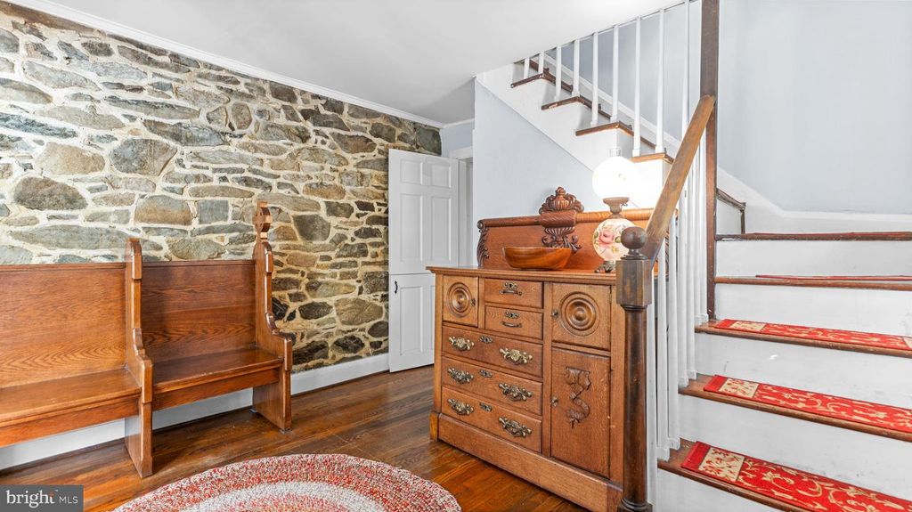 Image 13 of property listing at 5025 WETHEREDSVILLE RD, Baltimore, MD 21207
