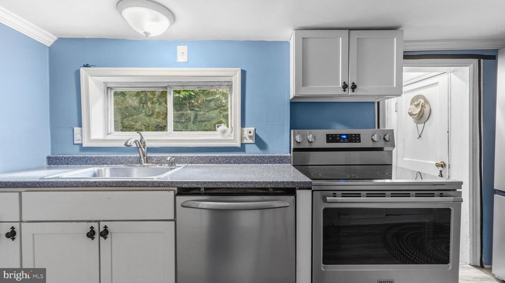 Image 15 of property listing at 5025 WETHEREDSVILLE RD, Baltimore, MD 21207