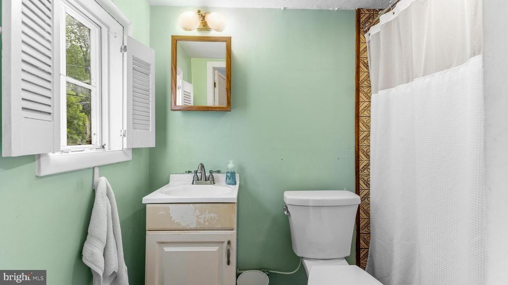 Image 28 of property listing at 5025 WETHEREDSVILLE RD, Baltimore, MD 21207