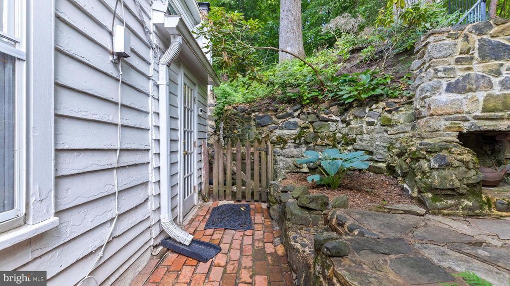 Image 32 of property listing at 5025 WETHEREDSVILLE RD, Baltimore, MD 21207