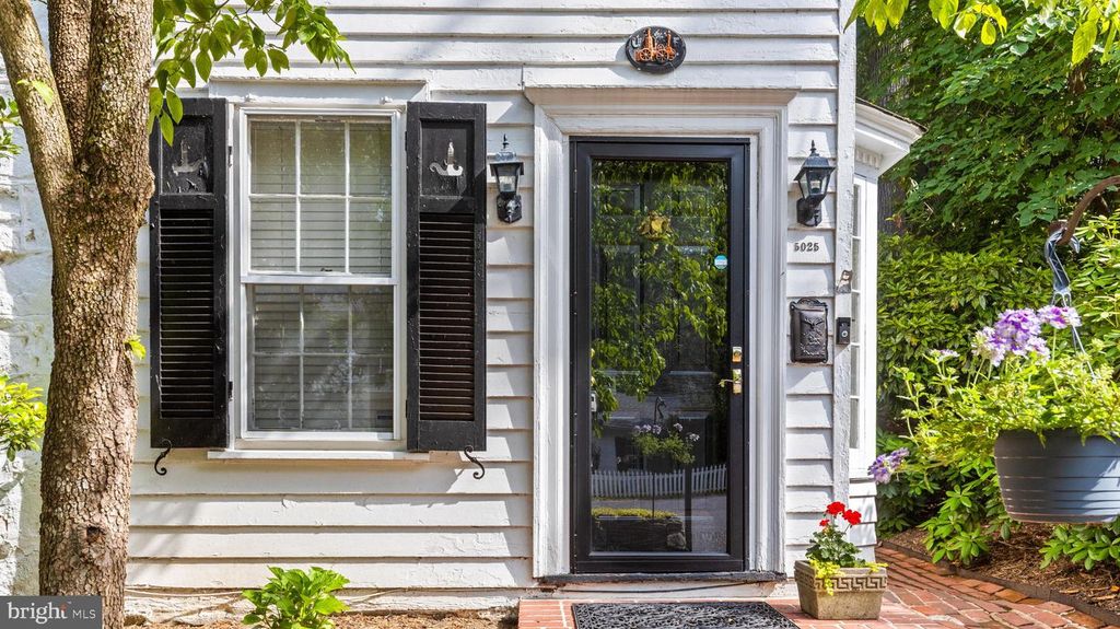 Image 5 of property listing at 5025 WETHEREDSVILLE RD, Baltimore, MD 21207
