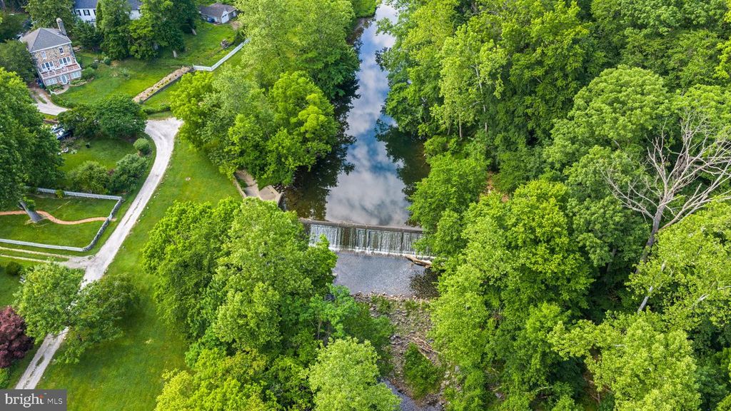 Image 51 of property listing at 5025 WETHEREDSVILLE RD, Baltimore, MD 21207