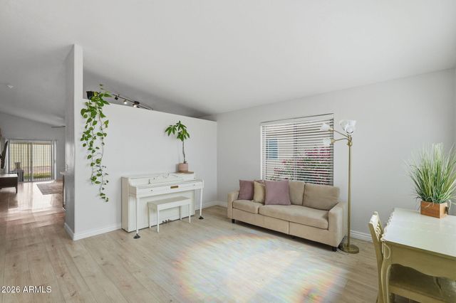 8820 E Dartmouth Street, Mesa, AZ 85207