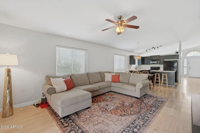 8820 E Dartmouth Street, Mesa, AZ 85207