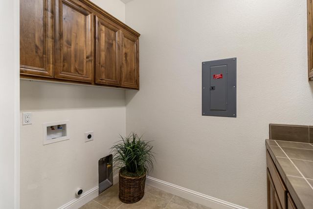 1508 Syracuse Dr, Rocklin, CA 95765