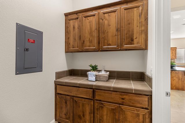 1508 Syracuse Dr, Rocklin, CA 95765