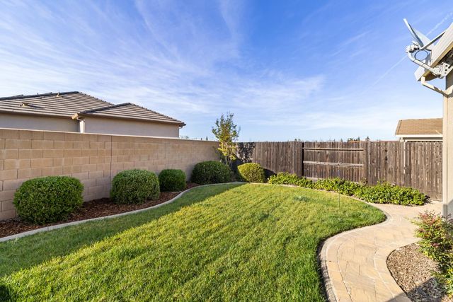 1508 Syracuse Dr, Rocklin, CA 95765