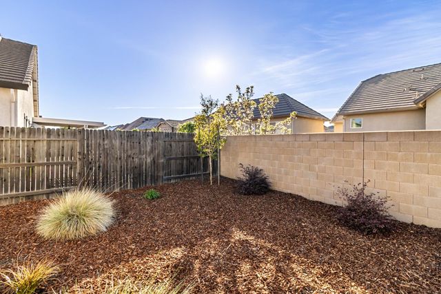 1508 Syracuse Dr, Rocklin, CA 95765