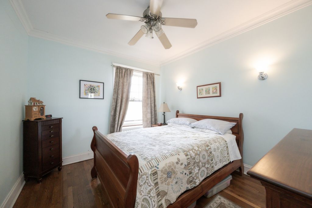 Image 11 of property listing at 426 S Maple Avenue 2S, Oak Park, IL 60302